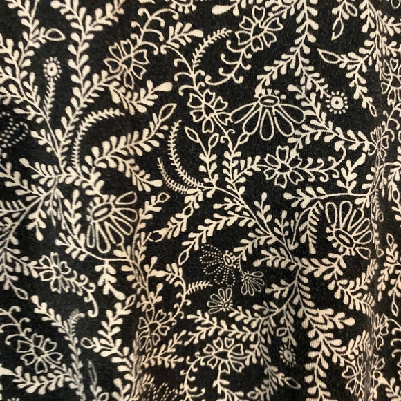 Old Navy Black and White Patterned Midi Dress - Picture 3 of 3